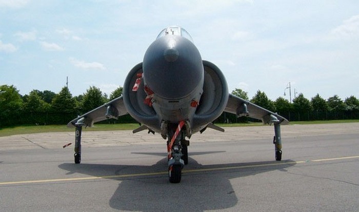 Самолет Harrier.
