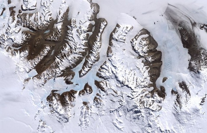 Антарктида - самое сухое место в мире.