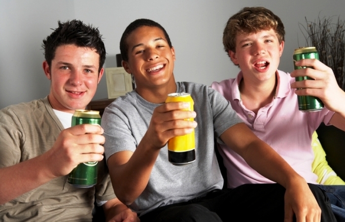 Минимальный возраст для употребления алкоголя в США 21  год.