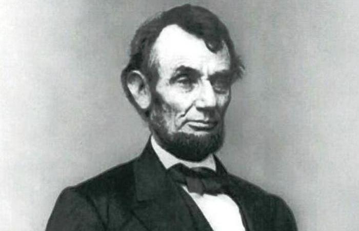 Авраам Линкольн имел лицензию на продажу алкоголя.