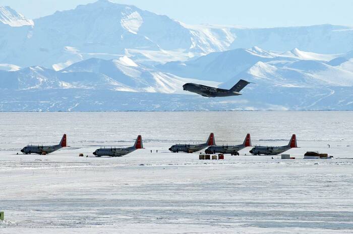 На всю огромную Антарктиду существует всего 6 аэропортов, 3 из которых в одном месте - Мак-Мердо. ¦Фото: top5-top10.ru.
