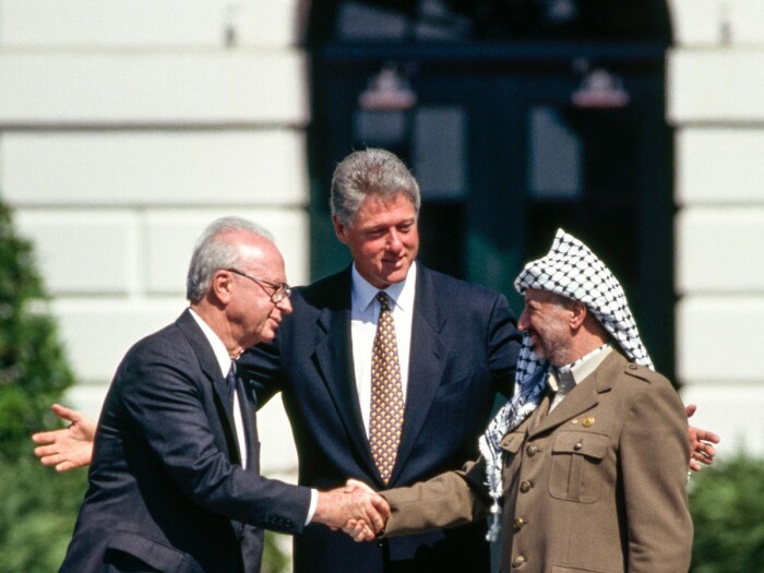 Ицхак Рабин, Ясир Арафат и Билл Клинтон. |Фото: ya.ru.