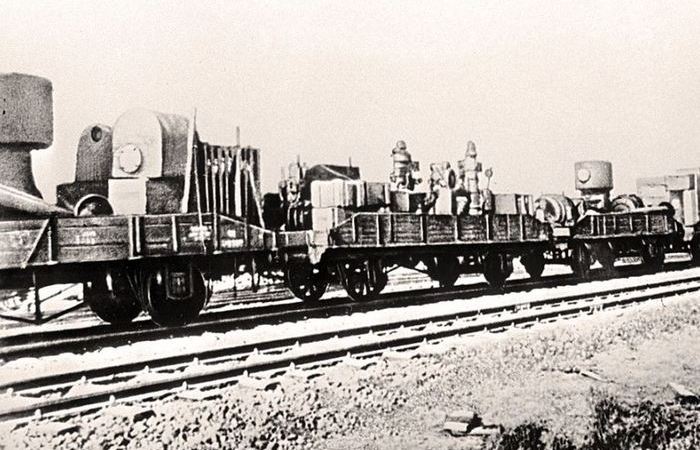 Эвакуация промышленности – великое дело. /Фото: rg.ru. Эвакуация промышленности – великое дело. /Фото: rg.ru.