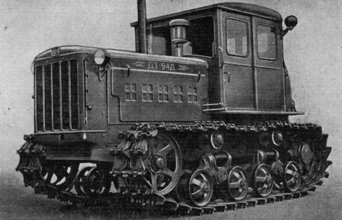 ДТ-54 – одна из наиболее знаковых машин. /Фото: carakoom.com. ДТ-54 – одна из наиболее знаковых машин. /Фото: carakoom.com.