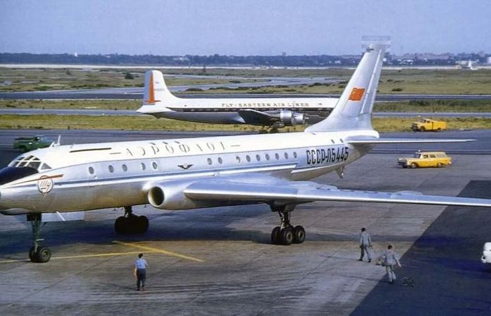 На тот момент уже были советские Ту-104. На тот момент уже были советские Ту-104.