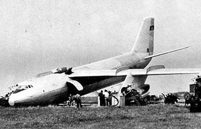 Немецкий самолёт был не без проблем. Немецкий самолёт был не без проблем.