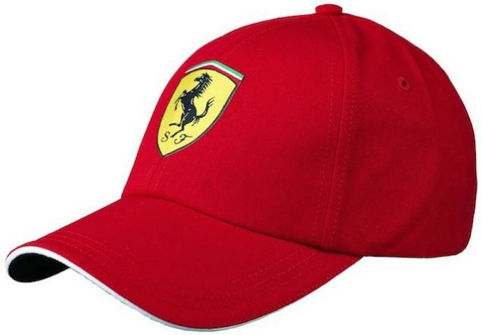 Кепка Ferrari.