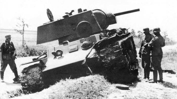 Немцы уничтожали танк КВ с большим трудом. ¦Фото: en.topwar.ru.