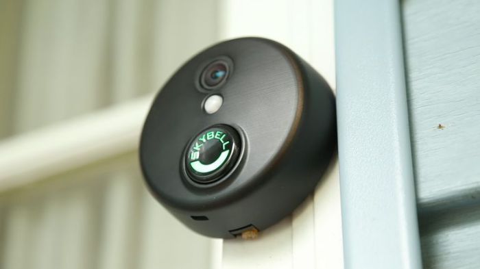 SkyBell HD WiFi Video Doorbell - электронный дворецкий.