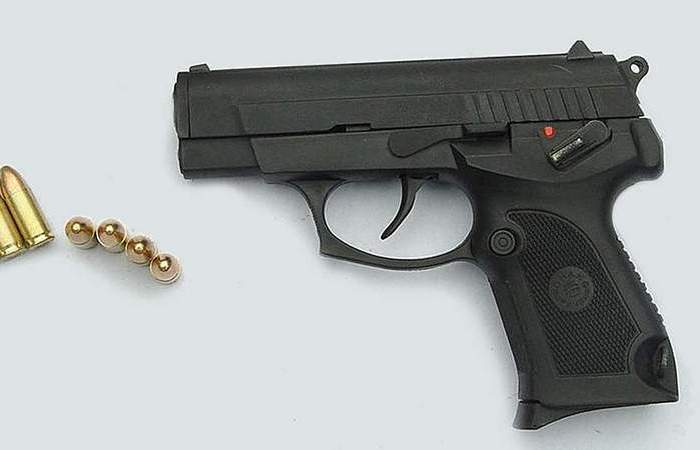 Пистолет простенький, но надёжный. Пистолет простенький, но надёжный.