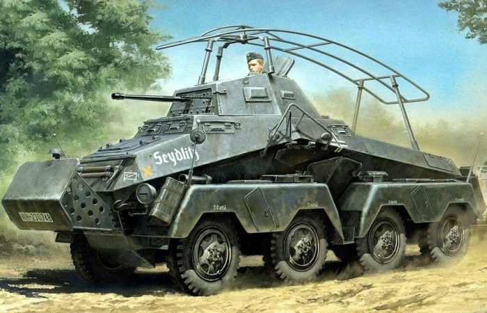 Потом был вот такой бронеавтомобиль. Потом был вот такой бронеавтомобиль.