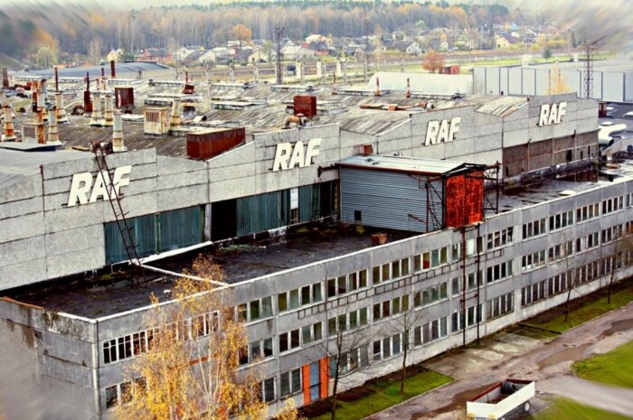В 1990-е годы завод погиб. ¦Фото: mail.ru.