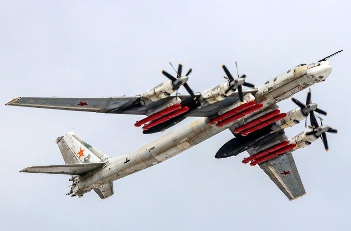 Бомбардировщик Ту-95 с ракетами на подвесах. |Фото: informing.ru.