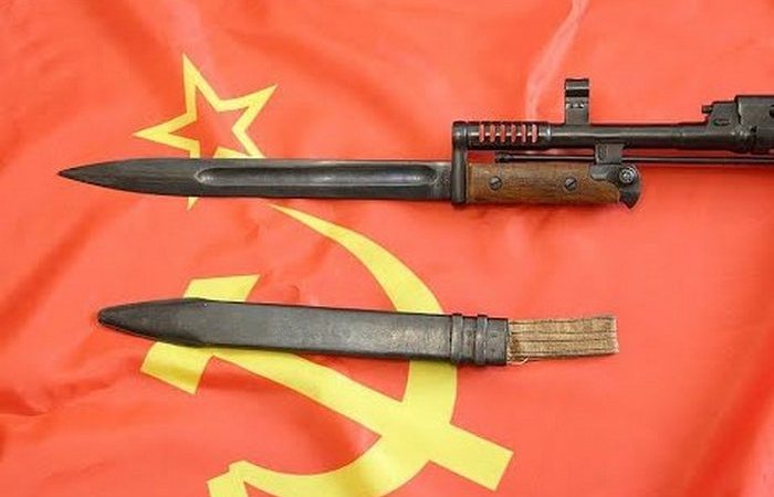 Чем-то на немецкий похож. Чем-то на немецкий похож.