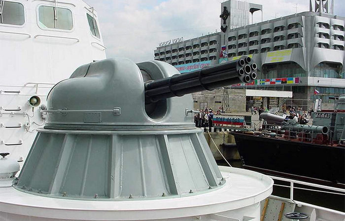 И конечно же корабельная пушка.