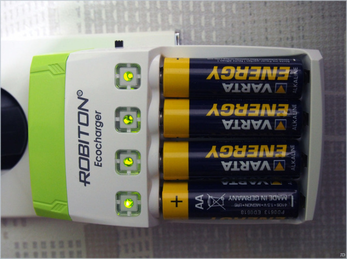 Зарядить обычные батарейки нельзя. |Фото: club.dns-shop.ru.