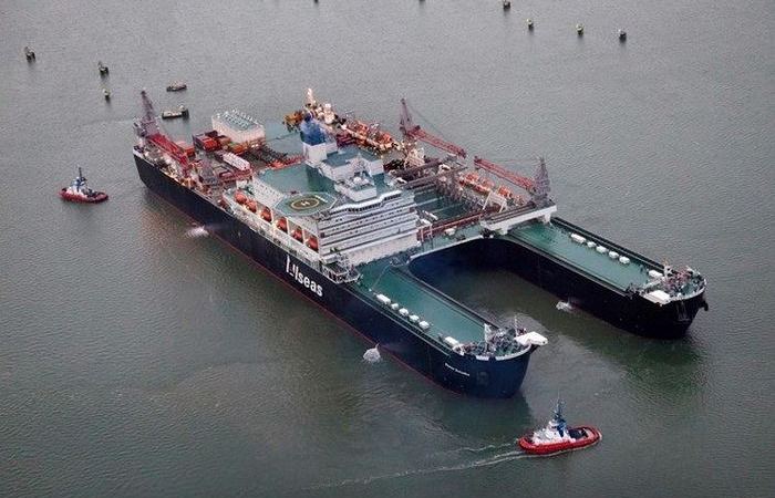 Морские чудовища на службе человека. /Фото: alchetron.com.