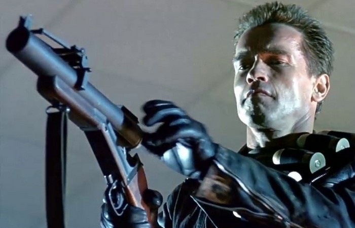 Собственно тот самый гранатомёт в руках Арни. Собственно тот самый гранатомёт в руках Арни.