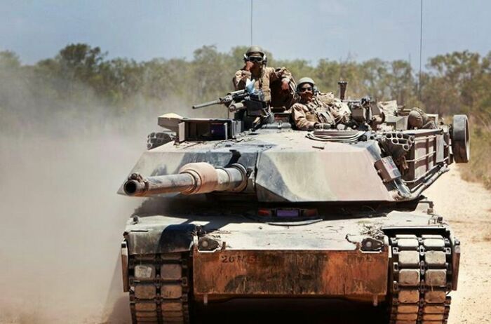 Серьёзных преимуществ не даёт.