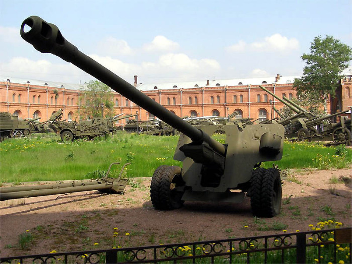 Бушка легко останавливала Тигр. |Фото: weapons-of-war.ru.