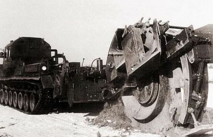 Трудятся такие не один год.