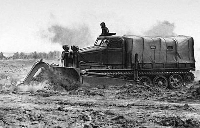 Инженерные машины сильно облегчают работу.