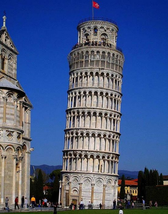 Архитектурная ошибочка: Пизанская башня.