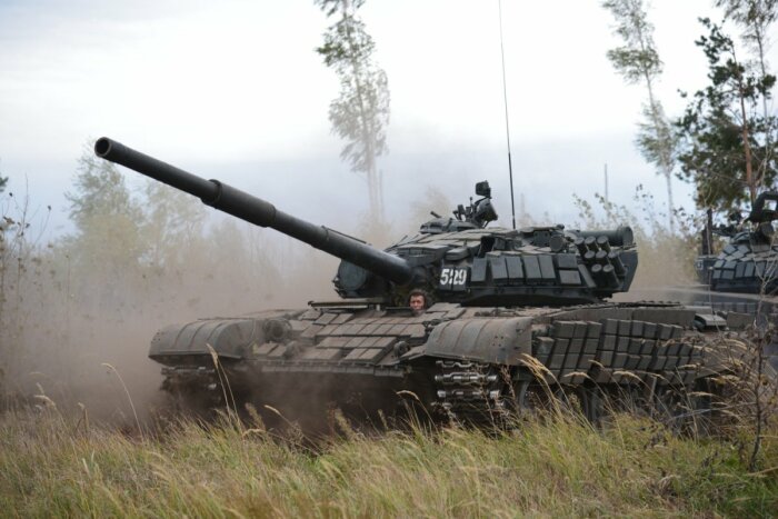 Танк Т-72 с тактическим номером 529. В трех цифрах зашифровано: соединение, часть, подразделение. |Фото: bondik-kids.ru.