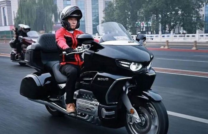 Китайский мотоциклов становится всё больше.