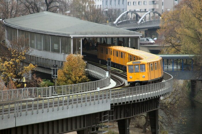 Часть берлинского метро - надземная. |Фото: wikidata.org.