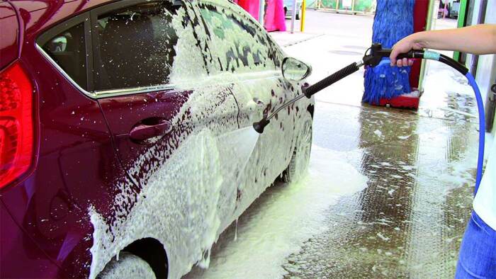 После зимы машины нужно мыть с пеной. |Фото: misanec.ru.