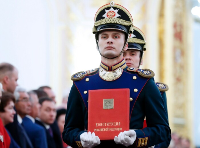 Конституция не просто так. |Фото: russia-news.ru.