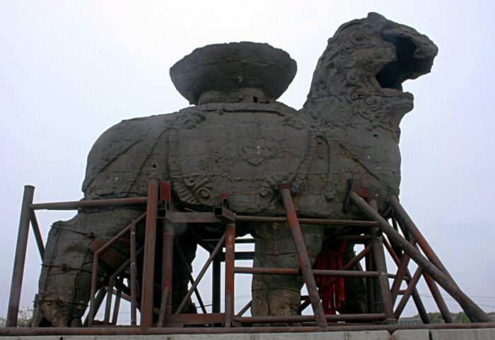 Великий лев Цзанчжоу отлитый из чугуна в Древнем Китае. |Фото: ya.ru.
