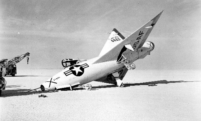 Convair XF-92 - самолёт с дельтовидным крылом.