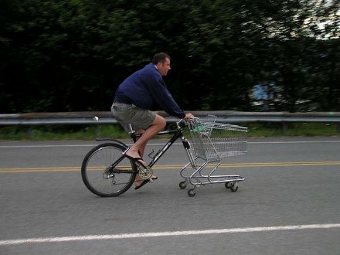 Корзинка из супермаркета с педалями.