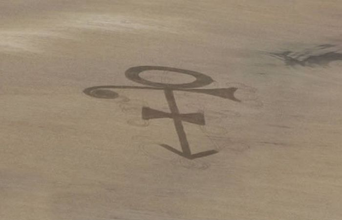 Рисунок на поле «Логотип Принца».