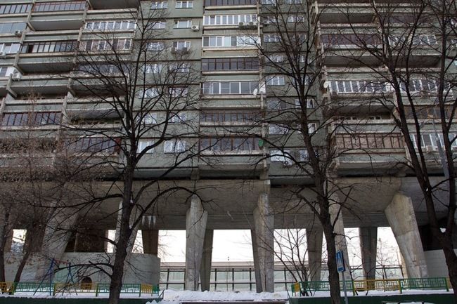 Стоит надёжно.