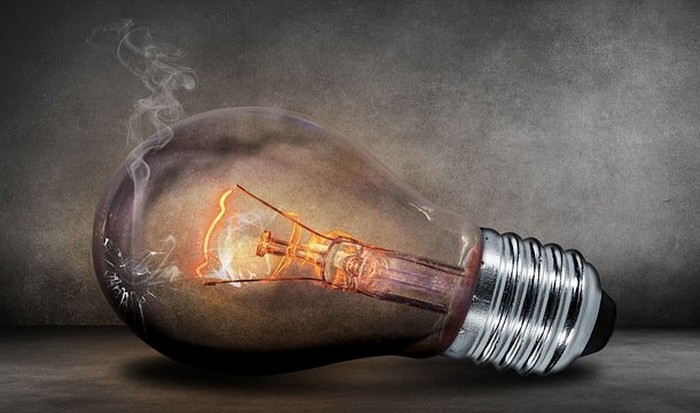 Распространенное заблуждение: Томас Эдисон изобрел электрическую лампочку.