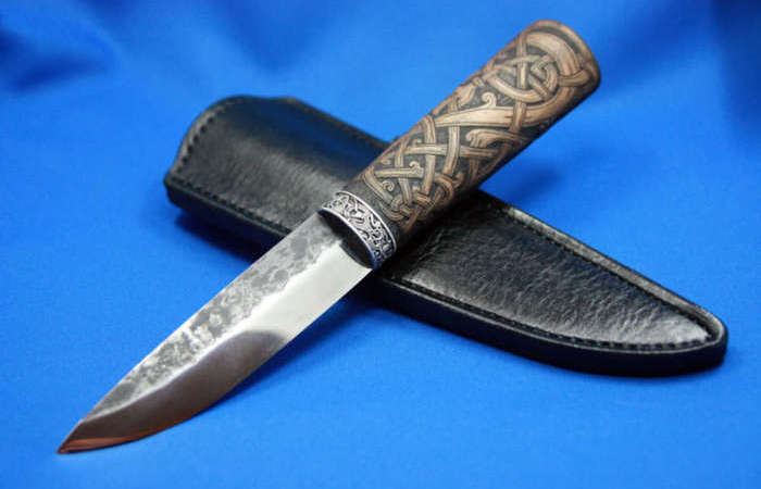 В русских землях для появления такого ножа не сложилось условий.