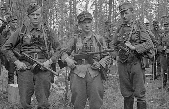 Финские солдаты с ПП Суоми.