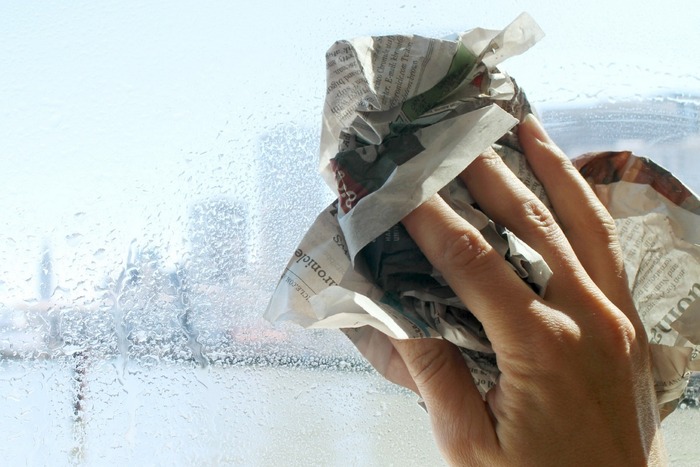 Окна лучше всего чистить газетами.