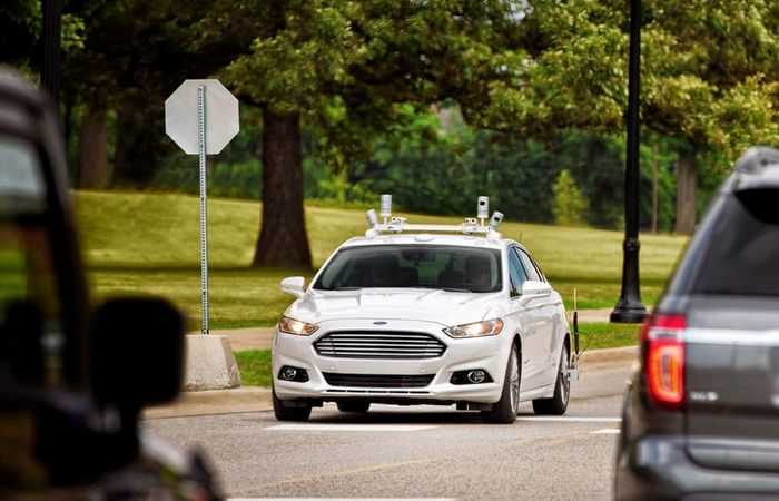 Ford разрабатывает автономные транспортные средства.