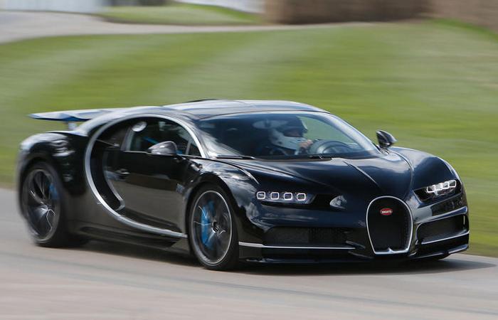 Автомобиль Bugatti Chiron.