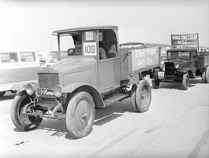 Первый советский грузовик. |Фото: carakoom.com.
