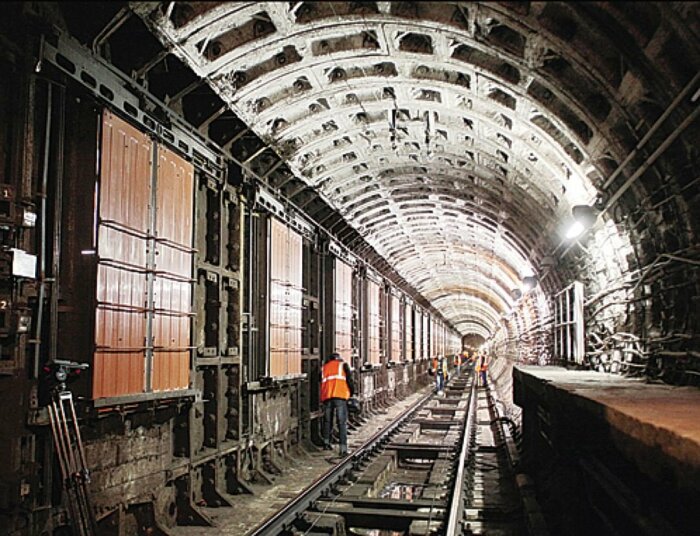 Вид на станцию из тоннеля. |Фото: versiya.info.