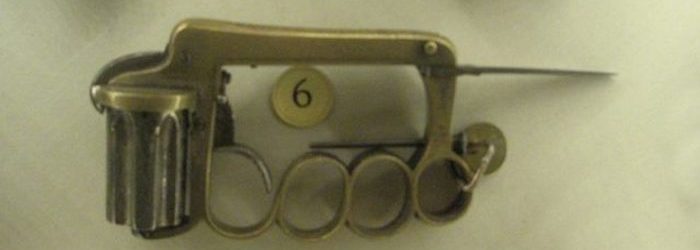 Револьвер-кастет, популярный среди французских уличных банд.