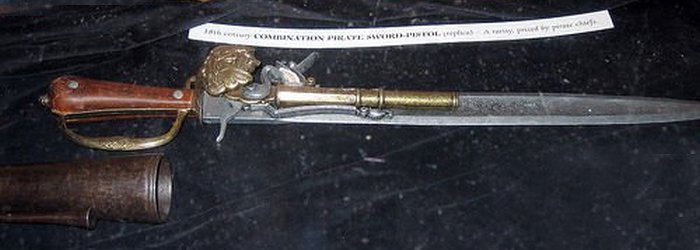 Реплика пистолета-сабли XVIII века.