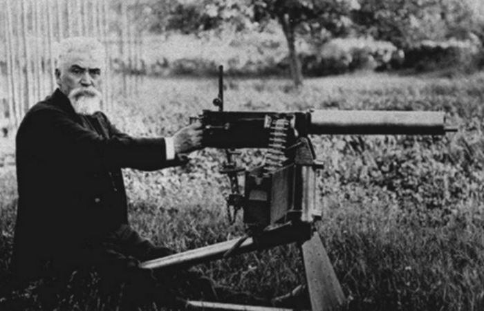 Создал мышеловку и пулемёт...