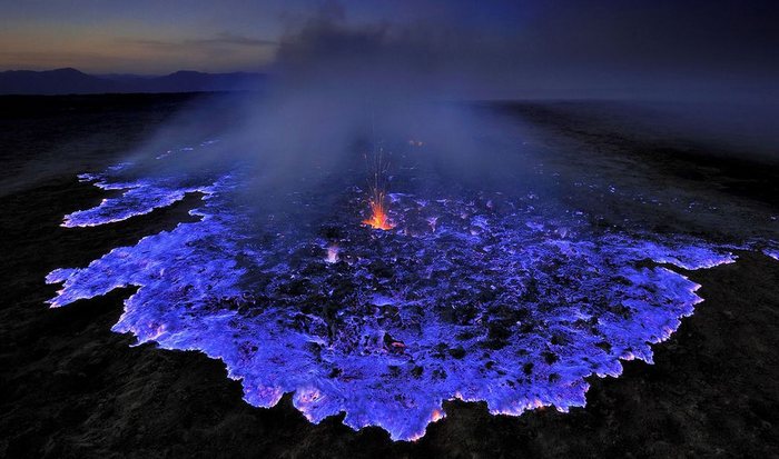 Невероятное природное явление: синяя лава.
