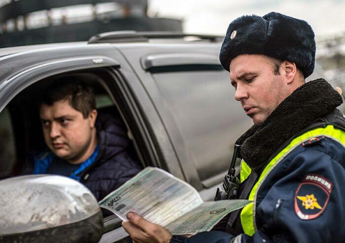Документы гражданин показать обязан. |Фото: drivenn.ru.